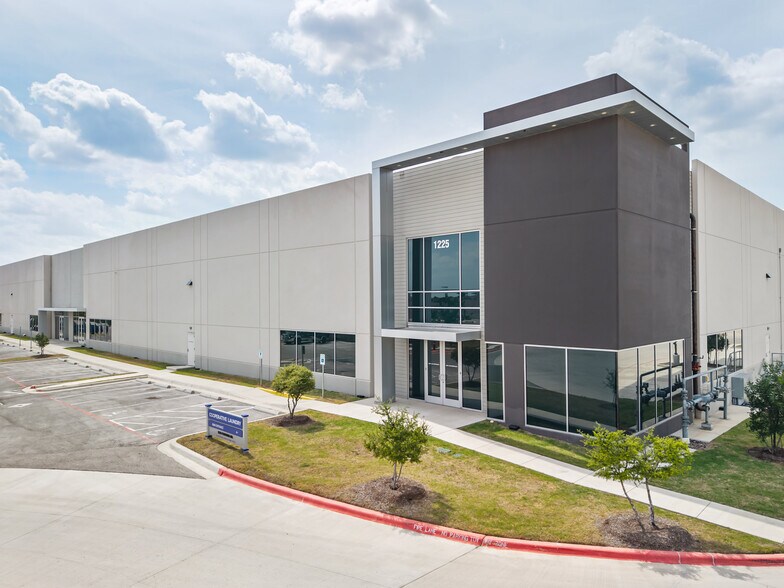 More Photos Of 1225 Fortuna Rd, San Marcos Unknown For Lease