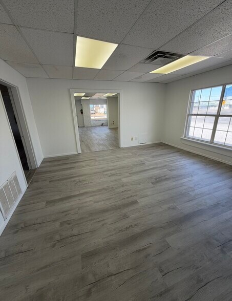 More Photos Of 510 N Lynn Riggs Blvd, Claremore Office Residential For Sale