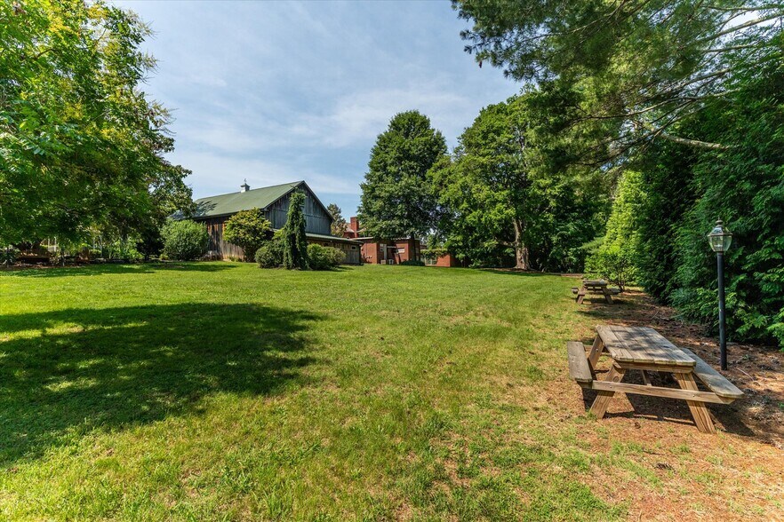 More Photos Of 252 David Bruce Ave, Charlotte Court House Hospitality For Sale