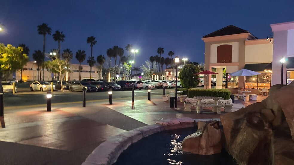 More Photos Of 17901 Pioneer Blvd, Artesia Restaurant For Lease