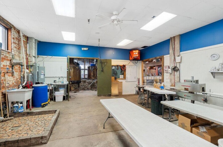 More Photos Of 200 W Benson St, Anderson Bar For Lease
