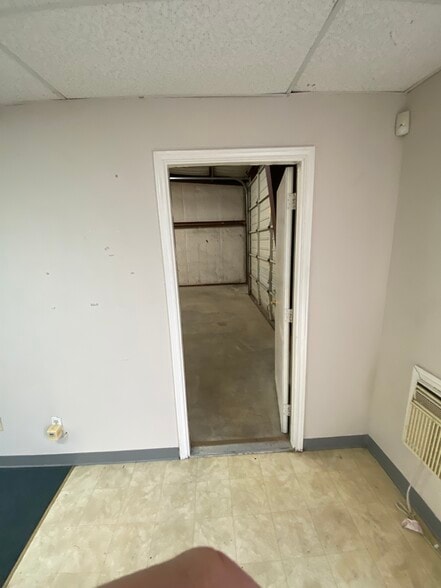 More Photos Of 629 National Dr, Rockwall Warehouse For Lease