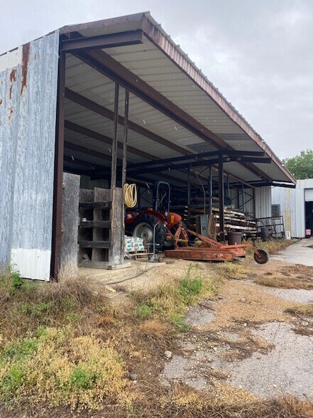 More Photos Of 3657 Farm to Market Hwy, Kempner Warehouse For Sale