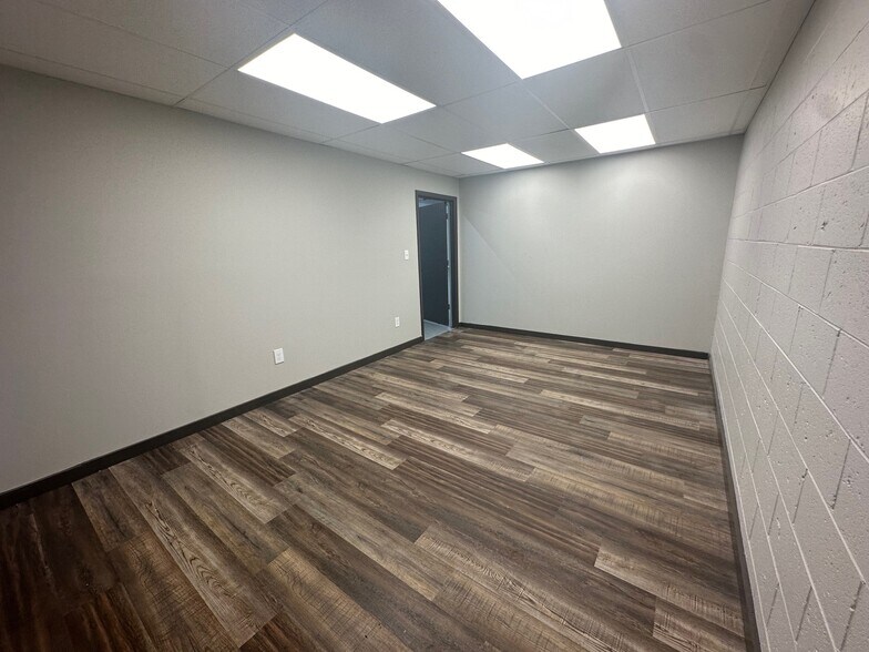 More Photos Of 2 Anco Dr, Deptford Warehouse For Lease