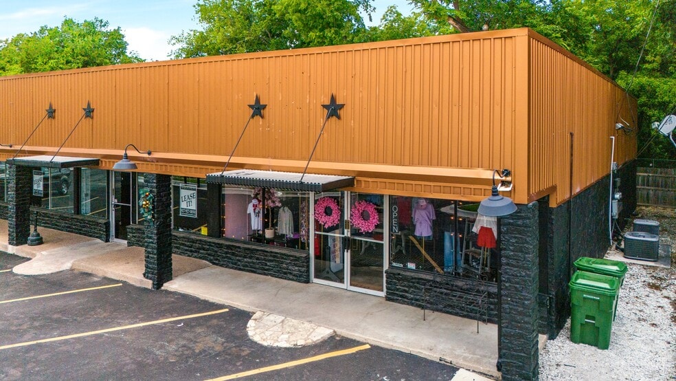 More Photos Of 907 Big Bend Trl, Glen Rose Unknown For Lease