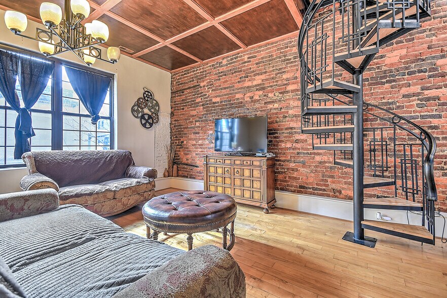 More Photos Of 529 State St, Bristol Storefront Retail Office For Sale