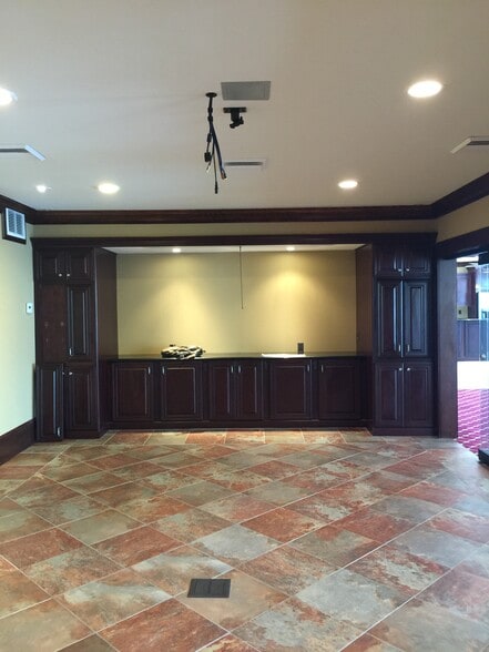 More Photos Of 10 Boice Rd, Hyde Park Medical For Sale