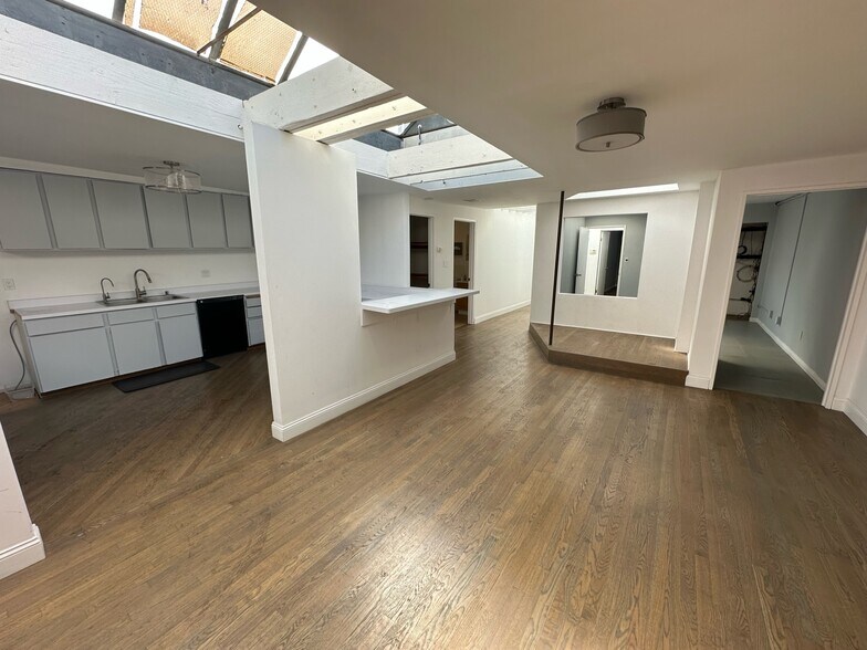More Photos Of 22 Cleveland St, San Francisco Warehouse For Sale