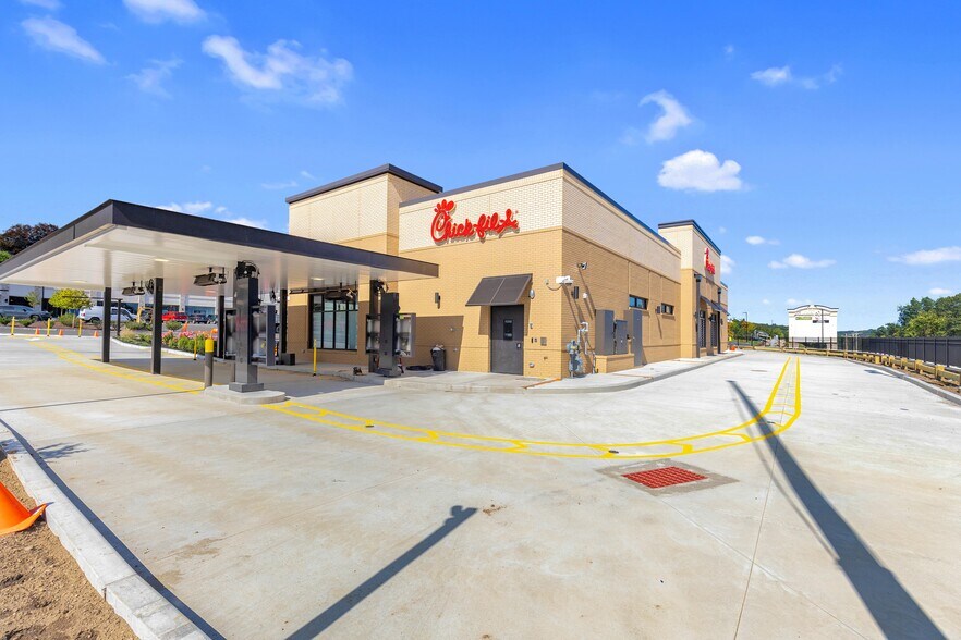 More Photos Of 801 Bridgeport Ave, Shelton Freestanding For Lease