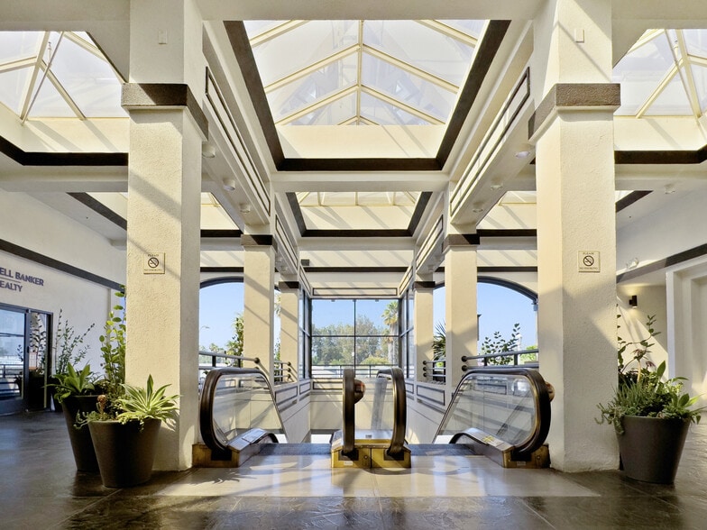 More Photos Of 12910-12950 Ventura Blvd, Studio City Freestanding For Lease