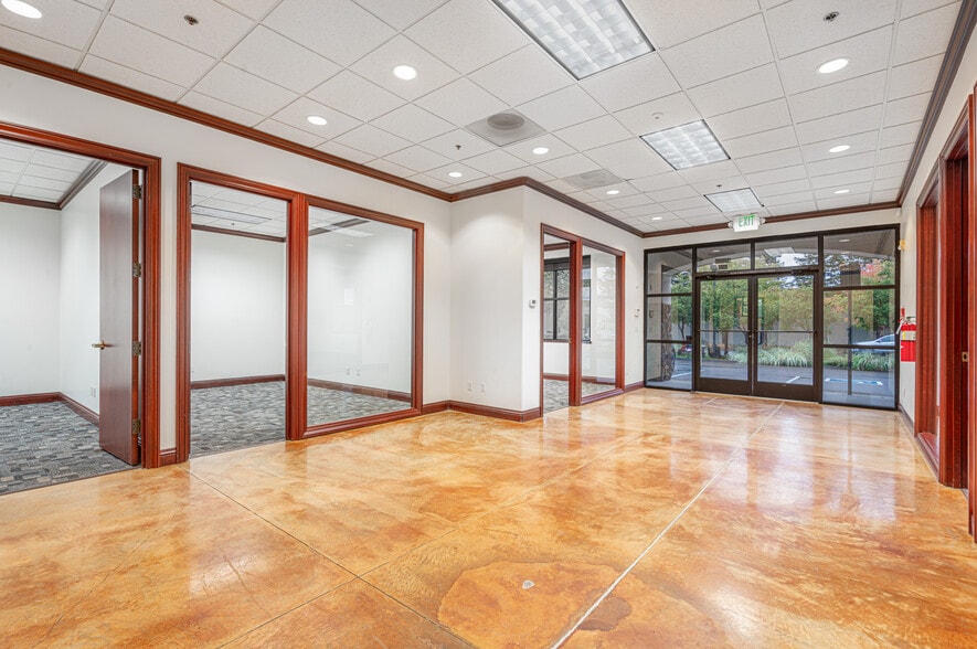 More Photos Of 810 Denbeste Ct, Windsor Office For Lease