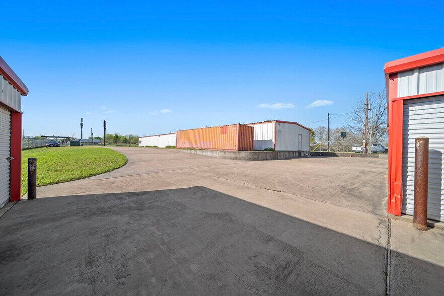 More Photos Of 8775 Highway 290 E, Chappell Hill Self Storage For Sale