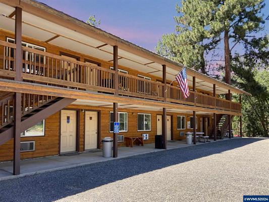 More Photos Of 179 S Mill St, Sumpter Hotel For Sale