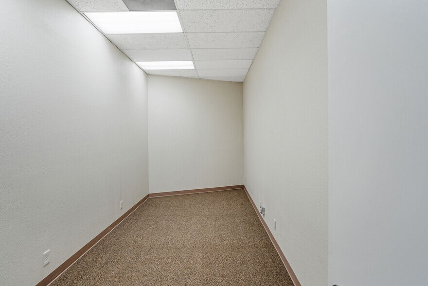 More Photos Of 919-935 NW Circle Blvd, Corvallis Storefront For Lease