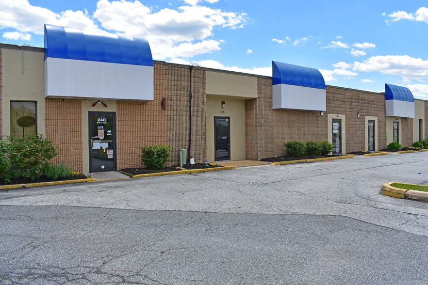 More Photos Of 240 S Dupont Hwy, New Castle Flex For Sale