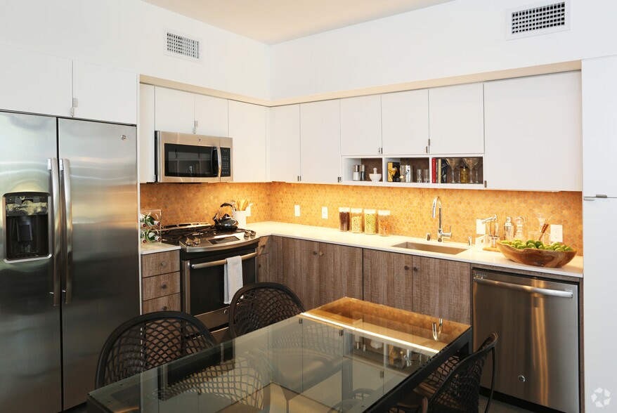 More Photos Of 8350-8358 Santa Monica Blvd, West Hollywood Apartments For Lease
