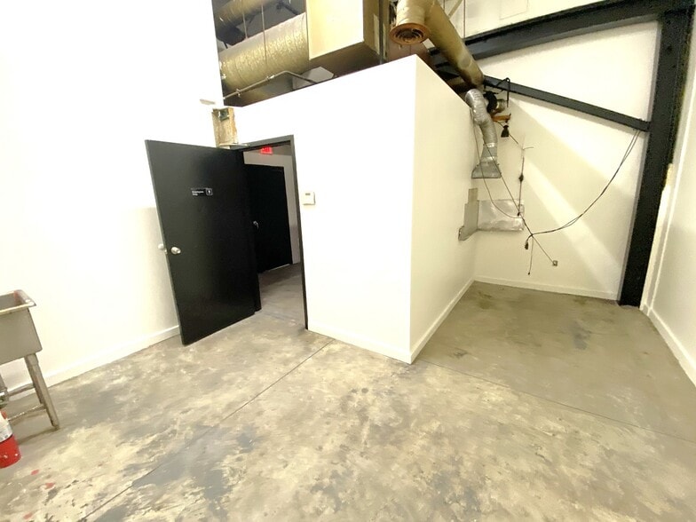 More Photos Of 116-120 E 5th St, Los Angeles Apartments For Lease