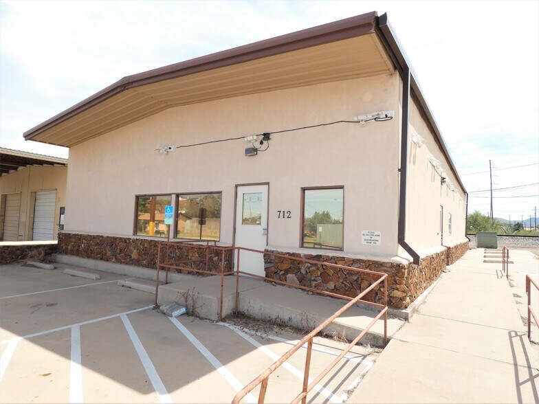 More Photos Of 712 W Holland Ave, Alpine Office For Sale