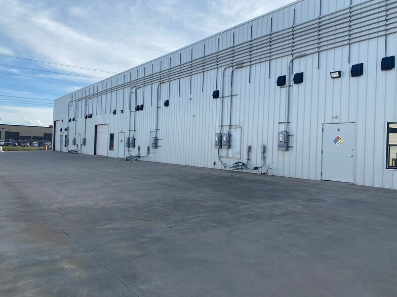 More Photos Of 4204 28th Ave NW, Norman Industrial For Lease