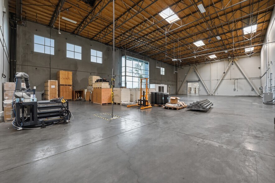 More Photos Of 10637 Scripps Summit Ct, San Diego Warehouse For Lease