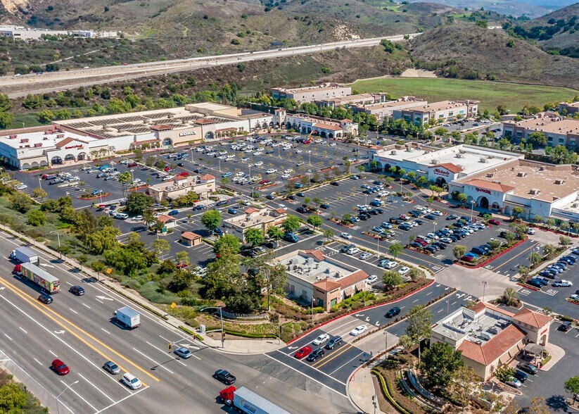 More Photos Of 800-888 New Los Angeles Ave, Moorpark Department Store For Sale