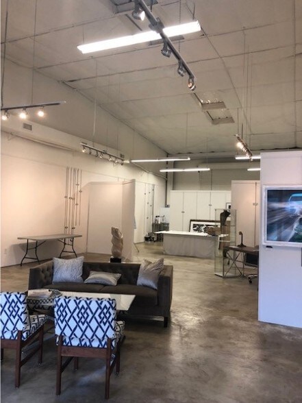 More Photos Of 5880 Shirley St, Naples Light Manufacturing For Sale