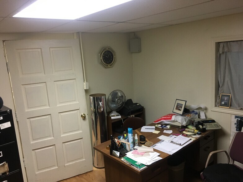 More Photos Of 1790 Jasper St, Aurora Light Manufacturing For Lease