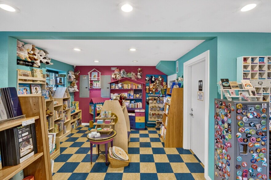 More Photos Of 503 Main St, Oregon City Storefront For Sale