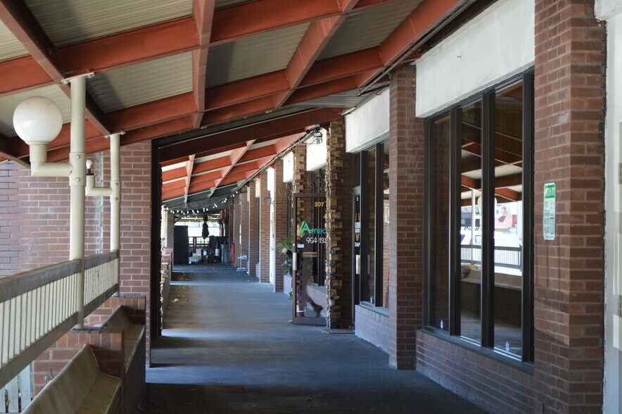 More Photos Of 7010 Lee Hwy, Chattanooga Storefront Retail Office For Sale