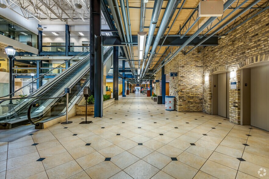 More Photos Of 6737 W Washington St, West Allis Office For Lease