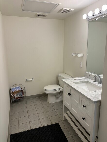 More Photos Of 52 Elm St, Huntington Medical For Lease