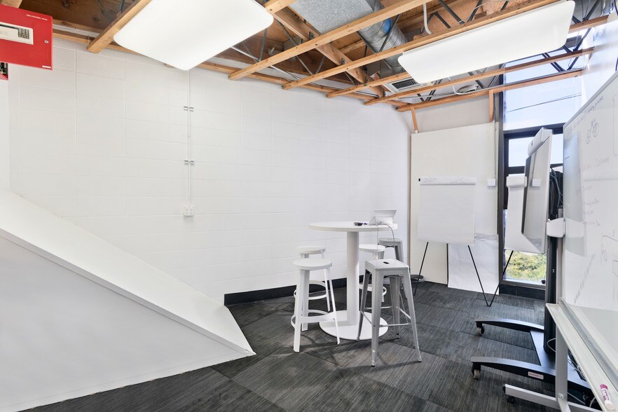 More Photos Of 2200 Michigan Ave, Santa Monica Loft Creative Space For Lease