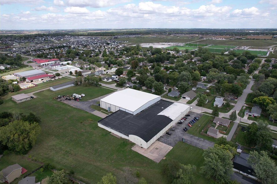 More Photos Of 512 NE Main St, Grimes Distribution For Sale