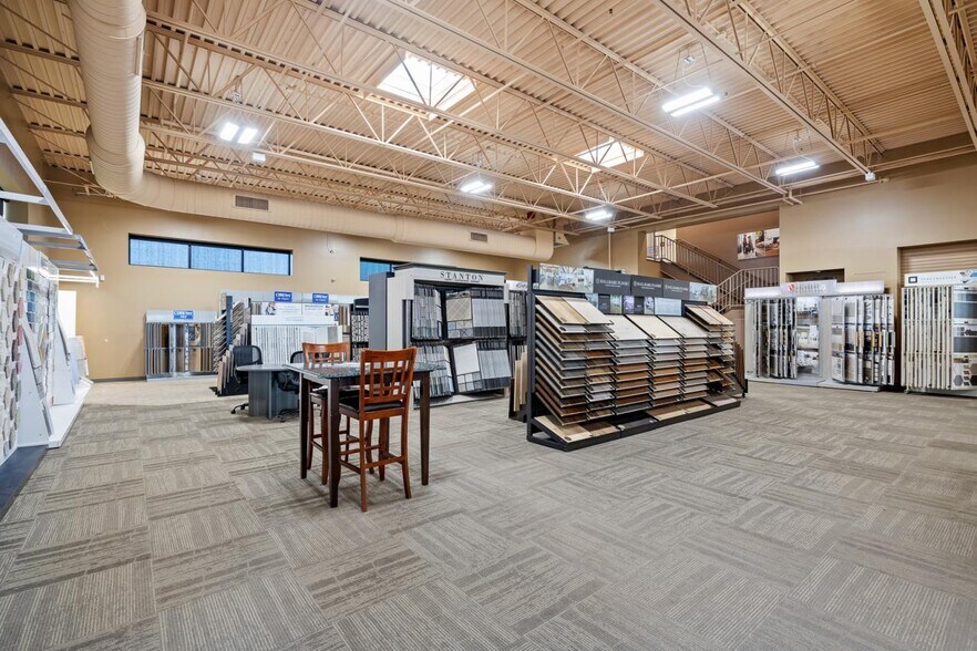 More Photos Of 13412 W 159th St, Homer Glen Showroom For Sale