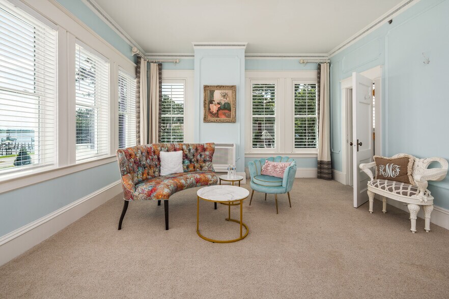 More Photos Of 738 E Main St, Belhaven Hotel For Sale