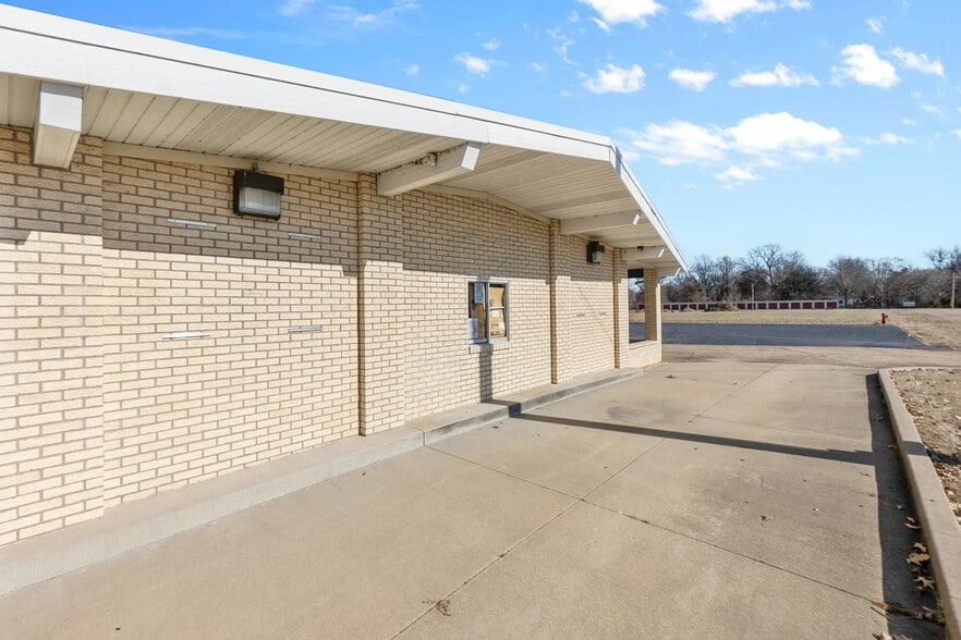 More Photos Of 808 E Wakefield Ave, Sikeston Healthcare For Sale