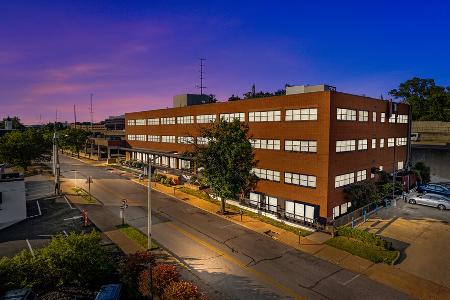 Primary Photo Of 950 Francis Pl, Clayton Medical For Lease