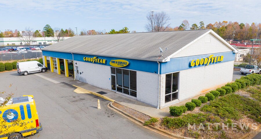 Primary Photo Of 8415 Old Statesville Rd, Charlotte Auto Repair For Sale