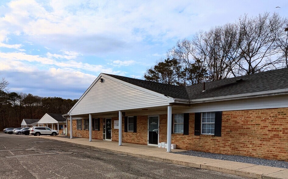 More Photos Of 440-450 Waverly Ave, Patchogue Office For Sale