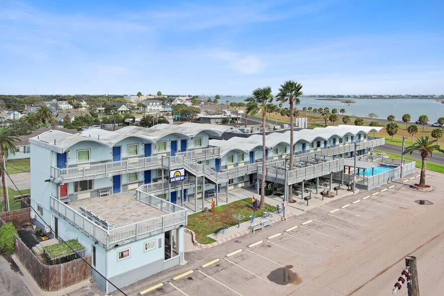 Primary Photo Of 1212 E Laurel St, Rockport Hotel For Sale