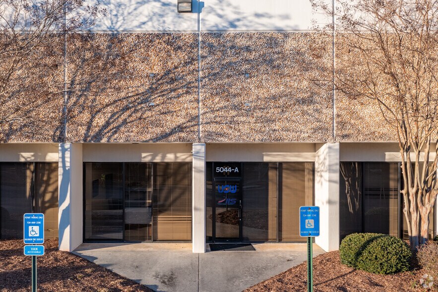 More Photos Of 5044 S Royal Atlanta Dr, Tucker Warehouse For Lease