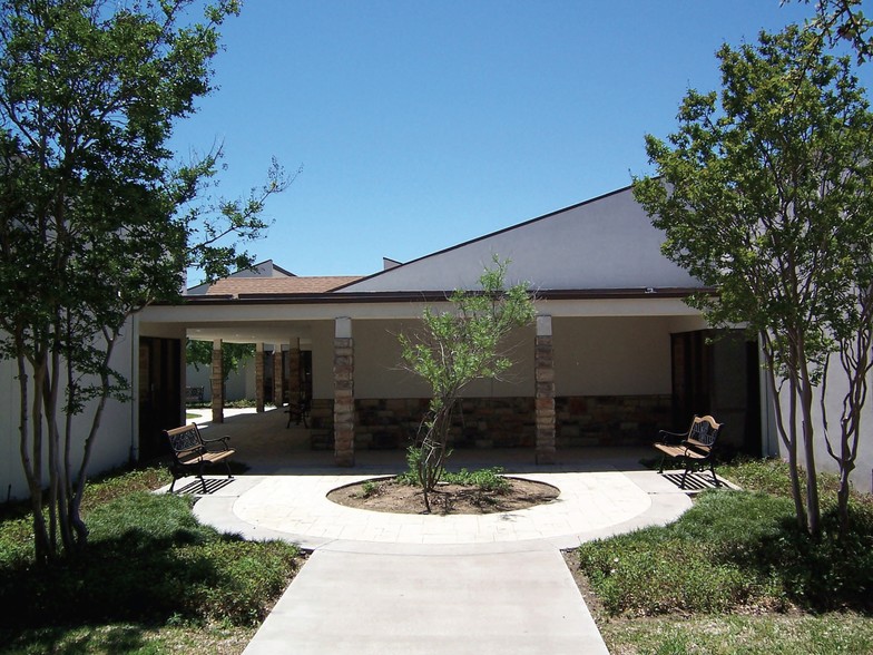 Primary Photo Of 2801 Osler Dr, Grand Prairie Medical For Lease