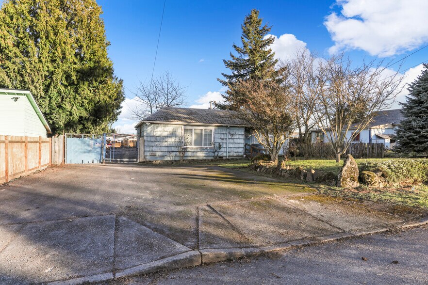 More Photos Of 6350 NE 66th Ave, Portland Flex For Sale