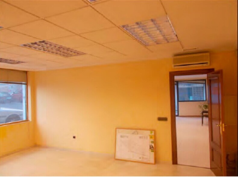 More Photos Of , Salamanca General Retail For Lease