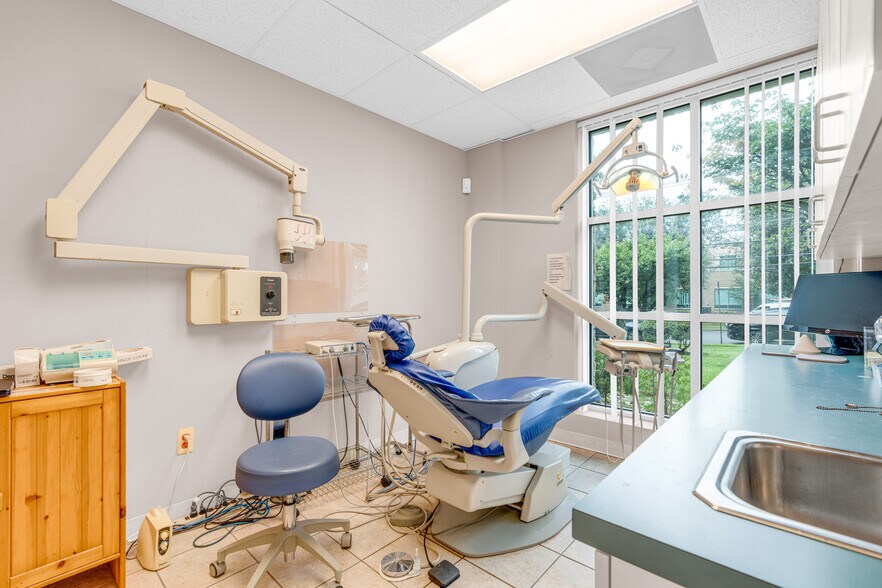 More Photos Of 3 Progress St, Edison Office For Sale