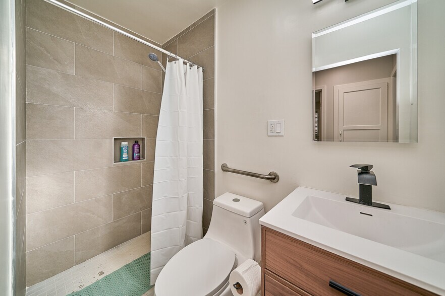 More Photos Of 618 Juniper Ave, Fullerton Assisted Living For Sale