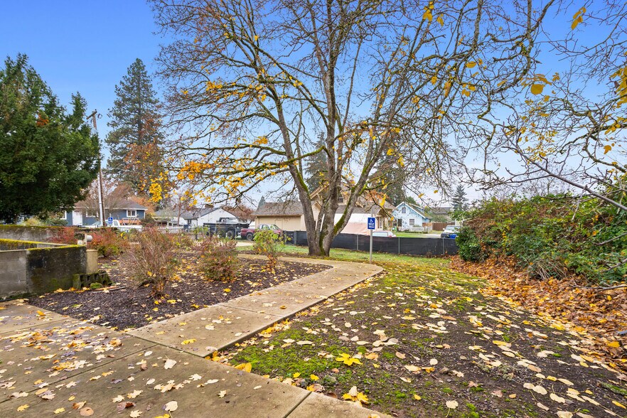 More Photos Of 124 Berkeley Ave, Molalla Medical For Sale