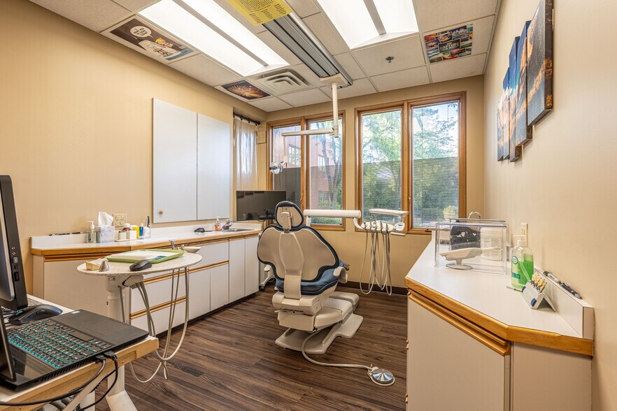 More Photos Of 950 N York Rd, Hinsdale Medical For Sale
