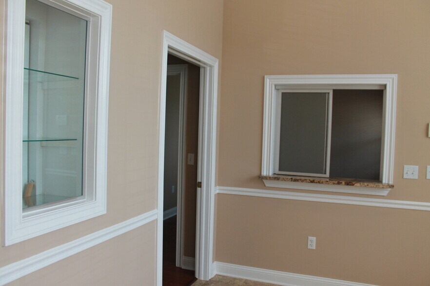 More Photos Of 6817 Southpoint Pky, Jacksonville Office For Sale