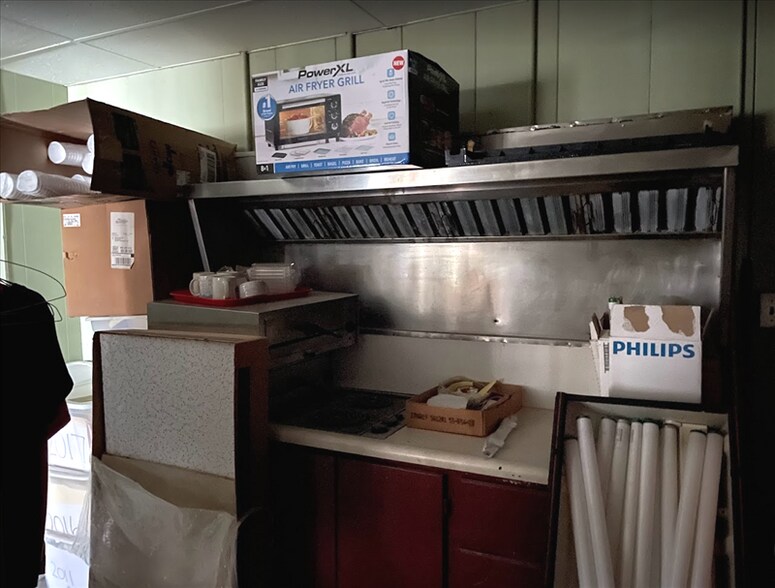 More Photos Of 510 E Main St, Atlanta Convenience Store For Sale